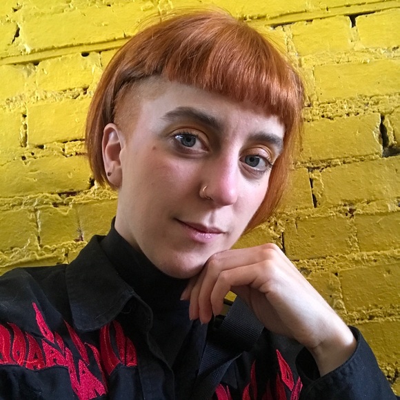 Meet your Posher, Kat - Picture 1 of 3